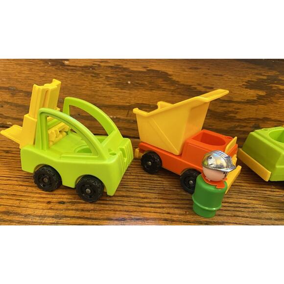 Vtg Fisher Price Little People LIFT AND LOAD DEPOT 1977 Accessories Lot Of 6 - Picture 5 of 5